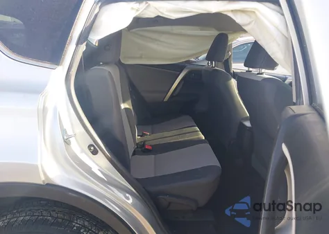 2015 Toyota Rav4 Le z USA, uszkodzony, nr VIN JTMBFREVXFD104724